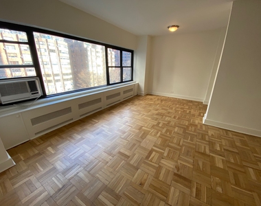 East 55th Street - Photo Thumbnail 1