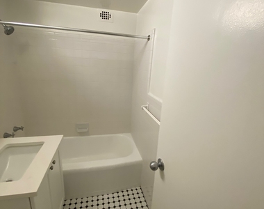 East 55th Street - Photo Thumbnail 10