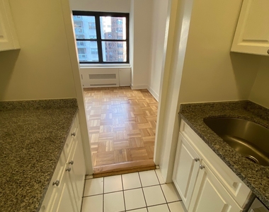 East 55th Street - Photo Thumbnail 6