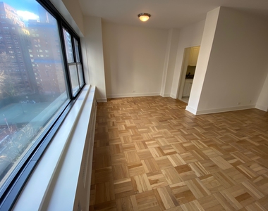 East 55th Street - Photo Thumbnail 2