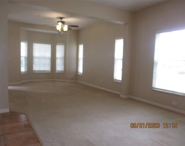 8905 Silk Bay Place - Photo Thumbnail 4