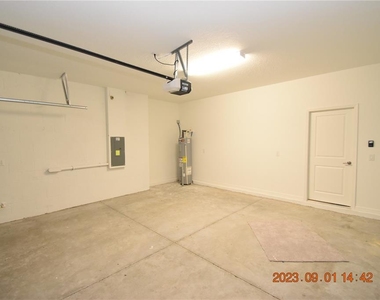 6252 Shiner Street - Photo Thumbnail 7