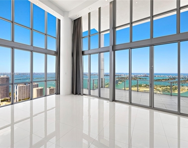 1100 Biscayne Blvd - Photo Thumbnail 1