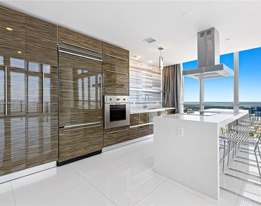 1100 Biscayne Blvd - Photo Thumbnail 18