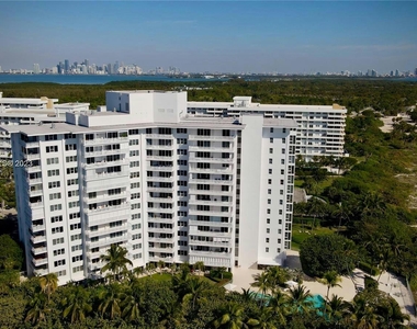 200 Ocean Lane Dr - Photo Thumbnail 5