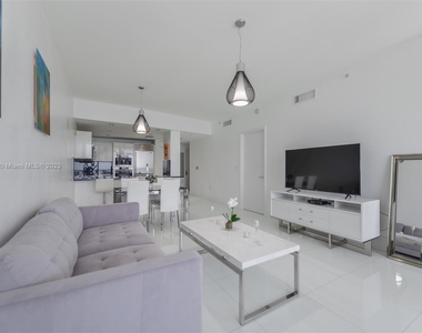 17121 Collins Ave - Photo Thumbnail 5