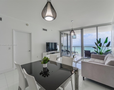 17121 Collins Ave - Photo Thumbnail 4