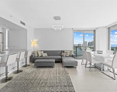 2600 E Hallandale Beach Blvd - Photo Thumbnail 18