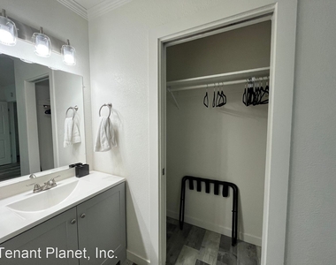 311 Zenith St Unit 3 - Photo Thumbnail 8