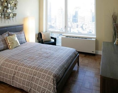 363 West 30th Street - Photo Thumbnail 3