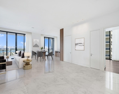 17141 Collins Ave - Photo Thumbnail 12