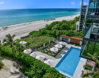 17141 Collins Ave - Photo Thumbnail 8