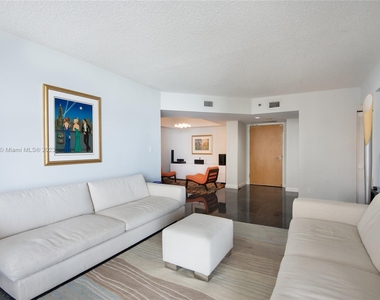 16425 Collins Ave - Photo Thumbnail 5