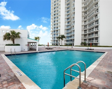 16425 Collins Ave - Photo Thumbnail 21