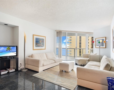 16425 Collins Ave - Photo Thumbnail 4