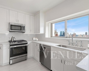 East 70th Street - Photo Thumbnail 3