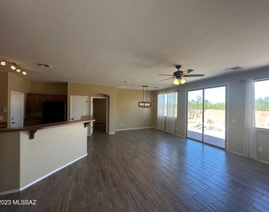 7532 W Ranchers Drive - Photo Thumbnail 1