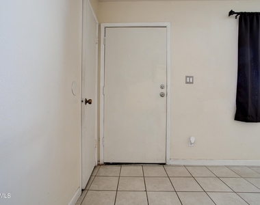 4944 E Holly Street - Photo Thumbnail 11