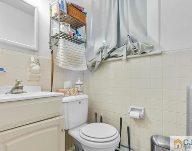 53 Lincoln Avenue - Photo Thumbnail 7