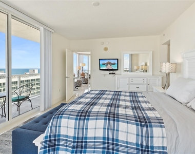 16699 Collins Ave - Photo Thumbnail 11