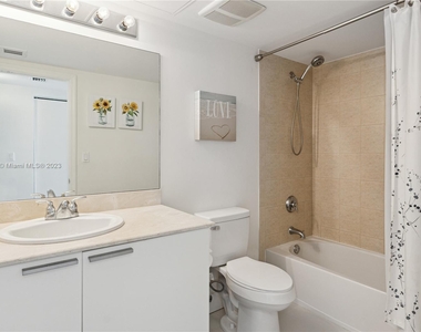 16699 Collins Ave - Photo Thumbnail 15