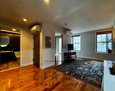 72 Willoughby Street - Photo Thumbnail 4