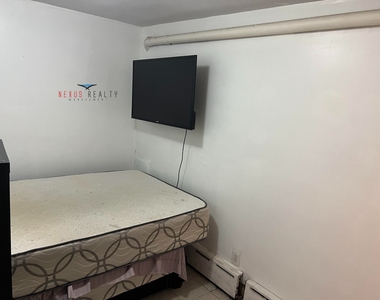25-8 37th Avenue - Photo Thumbnail 6