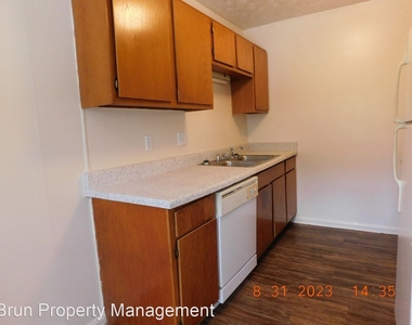 5525 Jacksboro Pike Hillside Apartments - Photo Thumbnail 3