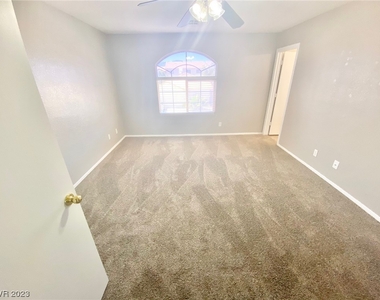 8104 Peach Flare Street - Photo Thumbnail 29