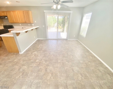 8104 Peach Flare Street - Photo Thumbnail 3