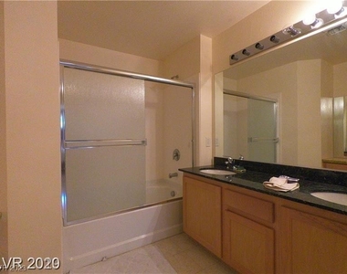 2823 Dawn Crossing Drive - Photo Thumbnail 9