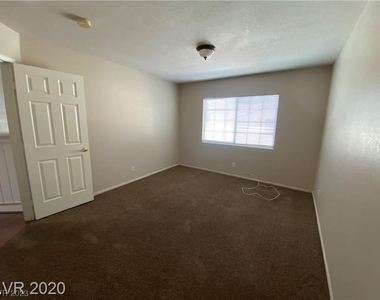 2823 Dawn Crossing Drive - Photo Thumbnail 15