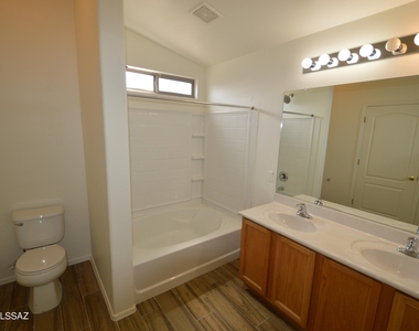 6741 W Pebble Shore Court - Photo Thumbnail 7