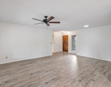 9644 W Kimberly Way - Photo Thumbnail 6