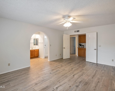 9644 W Kimberly Way - Photo Thumbnail 15