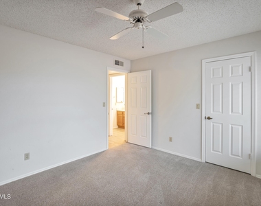 9644 W Kimberly Way - Photo Thumbnail 23