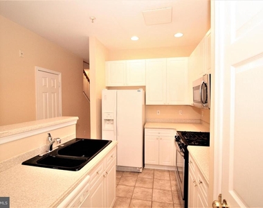 2663 Manhattan Pl - Photo Thumbnail 5