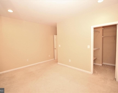 2663 Manhattan Pl - Photo Thumbnail 18