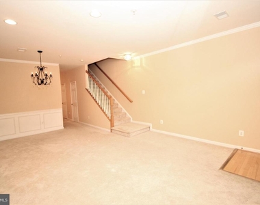 2663 Manhattan Pl - Photo Thumbnail 3