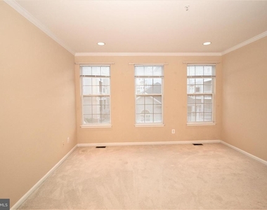 2663 Manhattan Pl - Photo Thumbnail 11