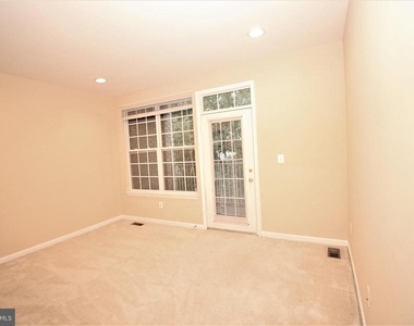 2663 Manhattan Pl - Photo Thumbnail 17