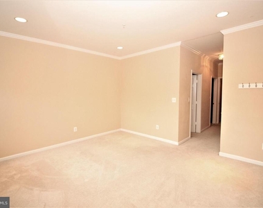 2663 Manhattan Pl - Photo Thumbnail 13