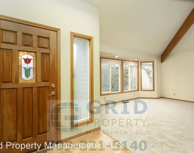 1180 Nw Weybridge Way - Photo Thumbnail 5