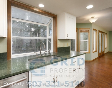 1180 Nw Weybridge Way - Photo Thumbnail 10