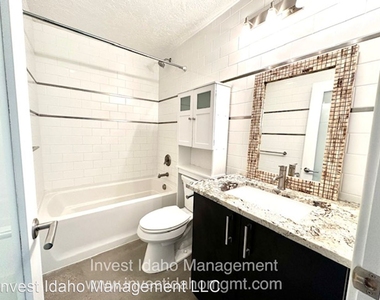 3701 W Crescent Rim Dr #302 - Photo Thumbnail 12