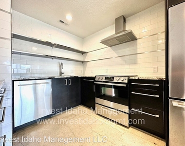 3701 W Crescent Rim Dr #302 - Photo Thumbnail 9