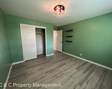 3273 W. Roberts Ave - Photo Thumbnail 9