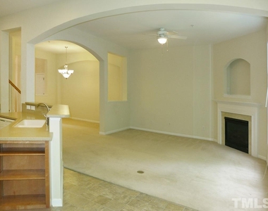 206 Chateau Place - Photo Thumbnail 4