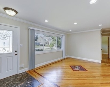 335 Lincoln Avenue - Photo Thumbnail 3