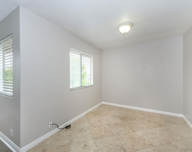 2454 Manzana Way - Photo Thumbnail 27